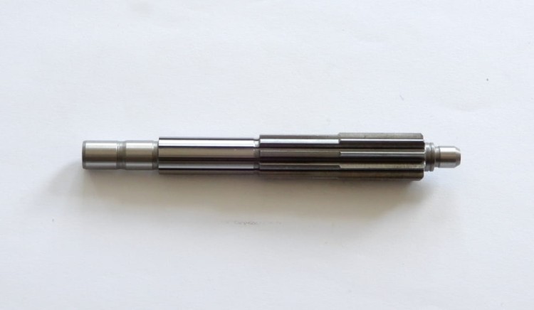 227243-1 Wałek zębaty młotowiertarki Makita HR2300. HR2600