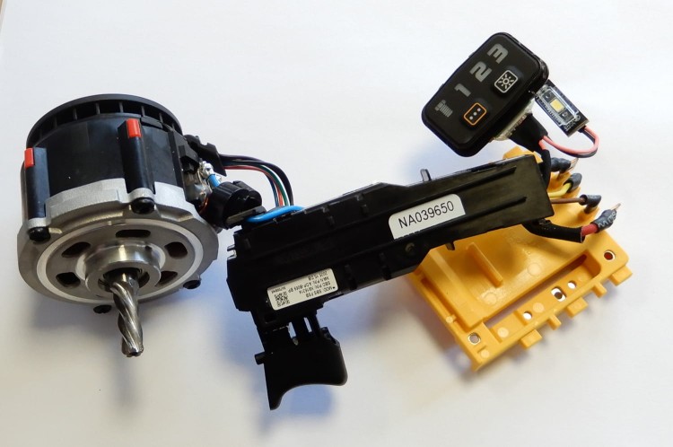 NA039647 Silnik + wyłącznik klucza udarowego DeWalt DCF900P2T