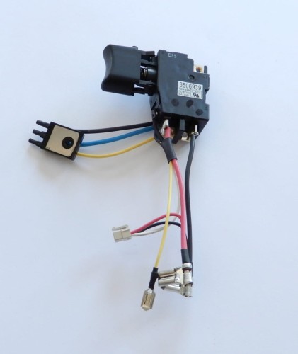 650693-9 Wyłącznik wkrętarki Makita BHP444. BDF444. BDF454. BHP454