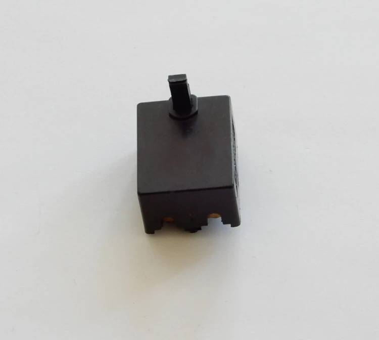 CW64 / 569159-00 Wyłącznik (zamiennik) szlifierki kątowej Black&Decker CD105. CD115